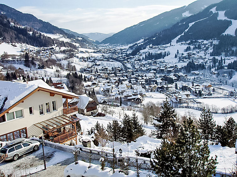Foto van exterieur van Appartement Bad Kleinkirchheimin de winter