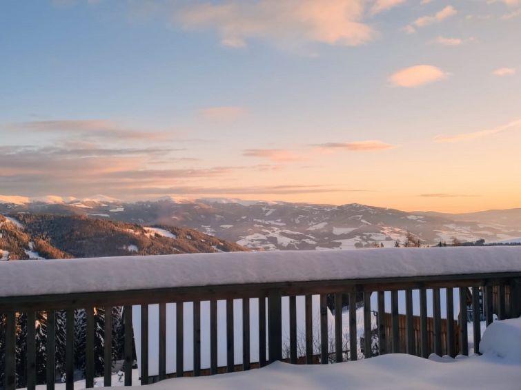 Foto van exterieur van Vakantiehuis Klippitztörlin de winter Foto van exterieur van Vakantiehuis Klippitztörlin de winter