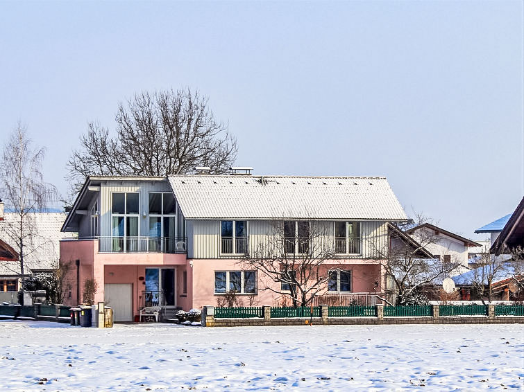 Foto van exterieur van Appartement Pinsdorfin de winter Foto van exterieur van Appartement Pinsdorfin de winter