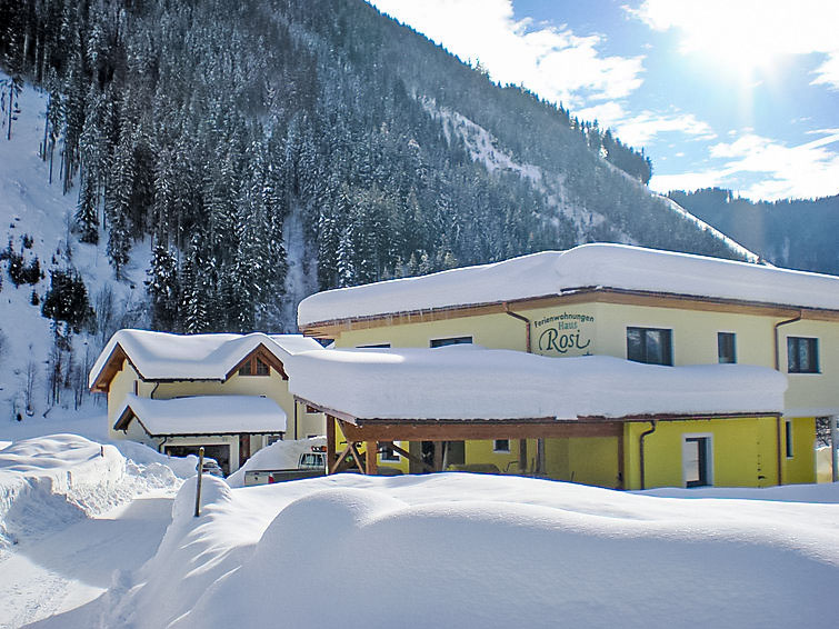 Foto van exterieur van Appartement Werfenwengin de winter