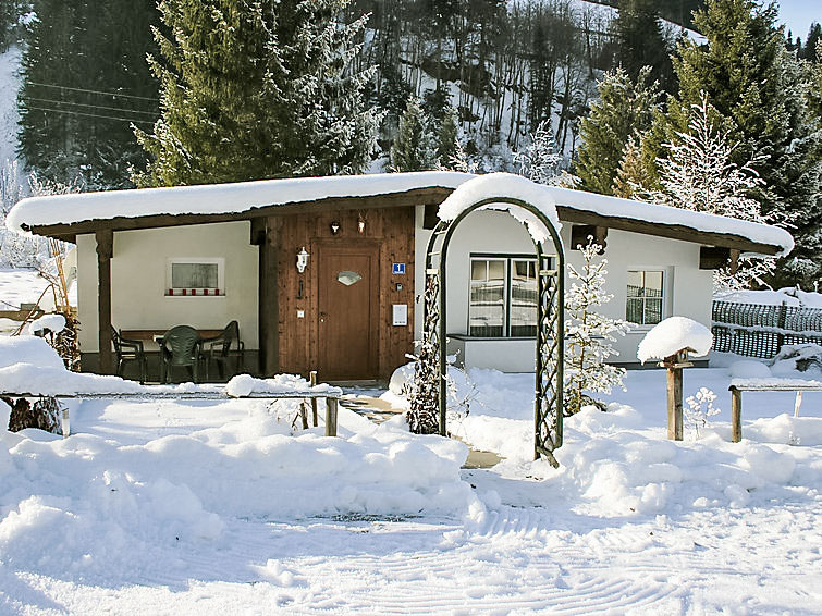 Foto van exterieur van Vakantiehuis Bad Gasteinin de winter