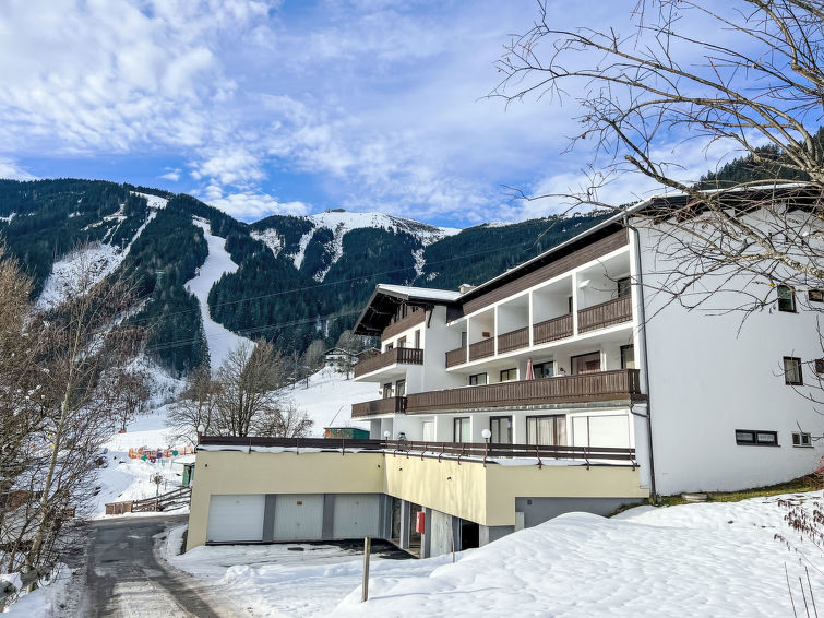 Foto van exterieur van Appartement Zell am Seein de winter
