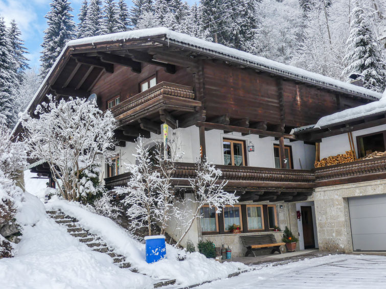 Foto van exterieur van Appartement Saalbach-Hinterglemmin de winter