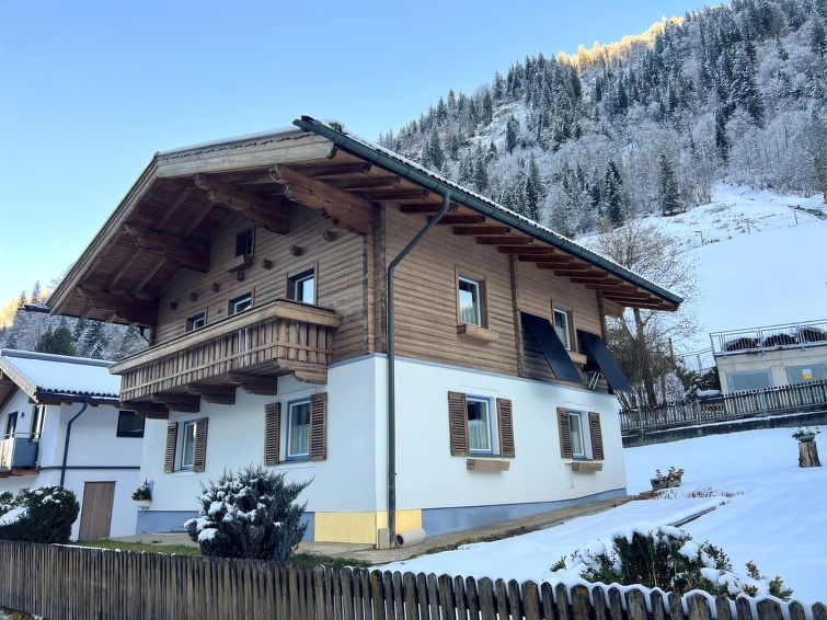 Foto van exterieur van Vakantiehuis Fuschin de winter