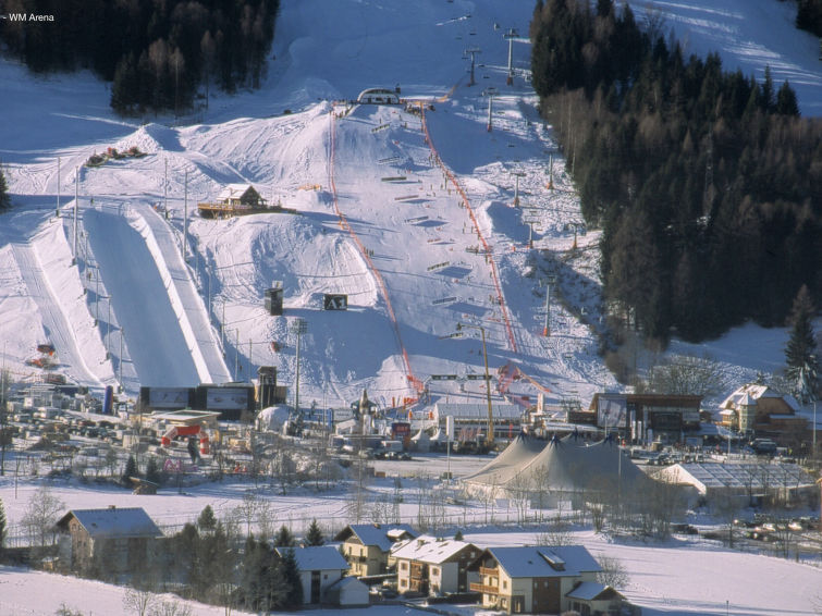 Foto van exterieur van Appartement Sankt Georgen am Kreischbergin de winter
