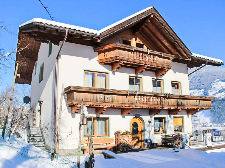 Foto van exterieur van Appartement Kaltenbachin de winter