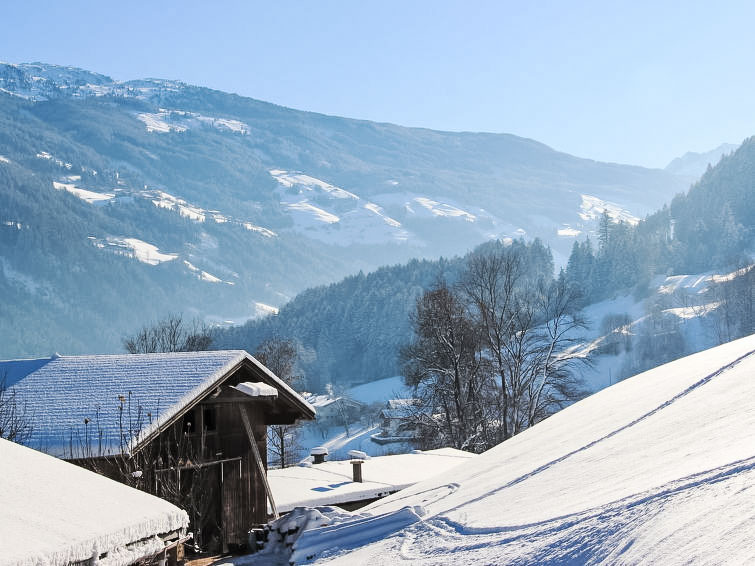 Foto van exterieur van Appartement Kaltenbachin de winter