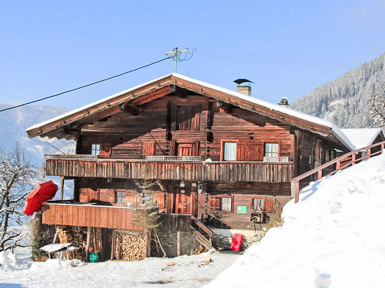 Foto van exterieur van Vakantiehuis Kaltenbachin de winter