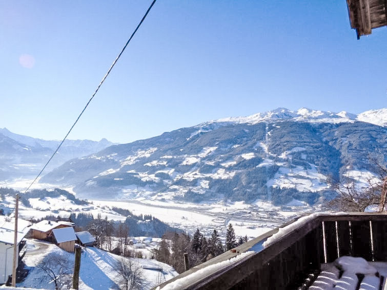 Foto van exterieur van Vakantiehuis Kaltenbachin de winter