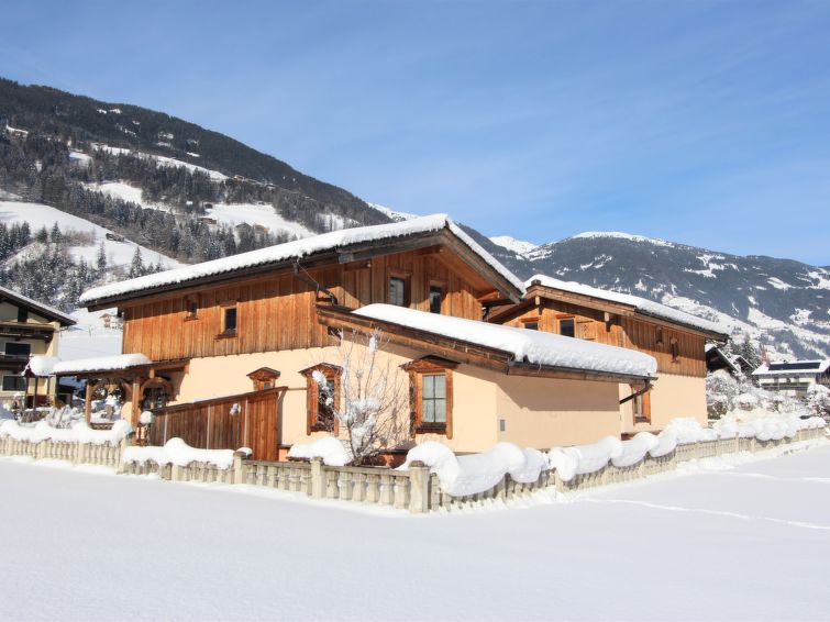 Foto van exterieur van Vakantiehuis Mayrhofenin de winter