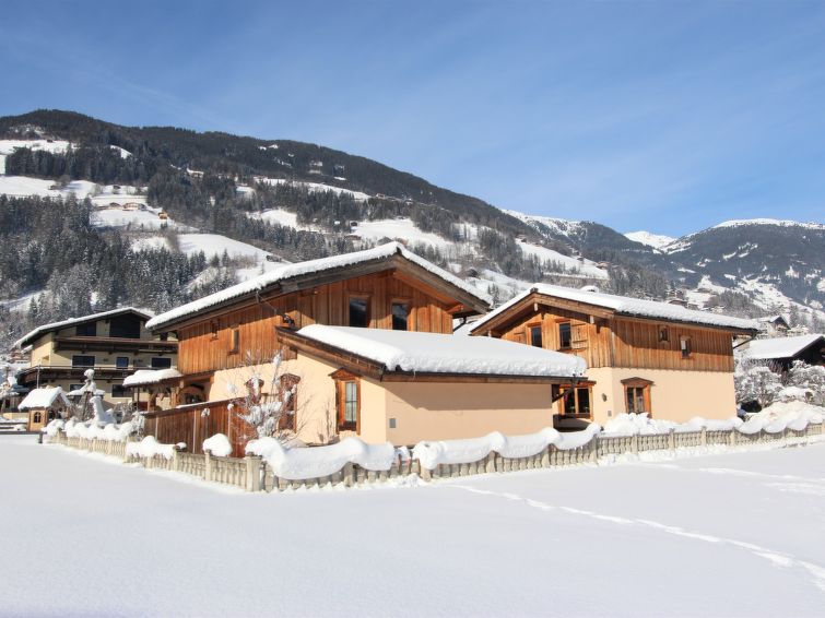 Foto van exterieur van Vakantiehuis Mayrhofenin de winter