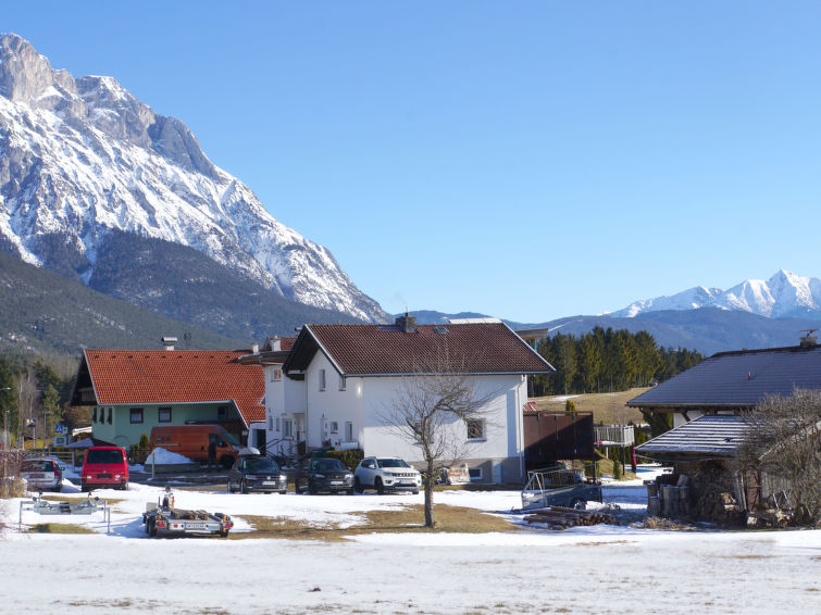 Foto van exterieur van Vakantiehuis Miemingin de winter