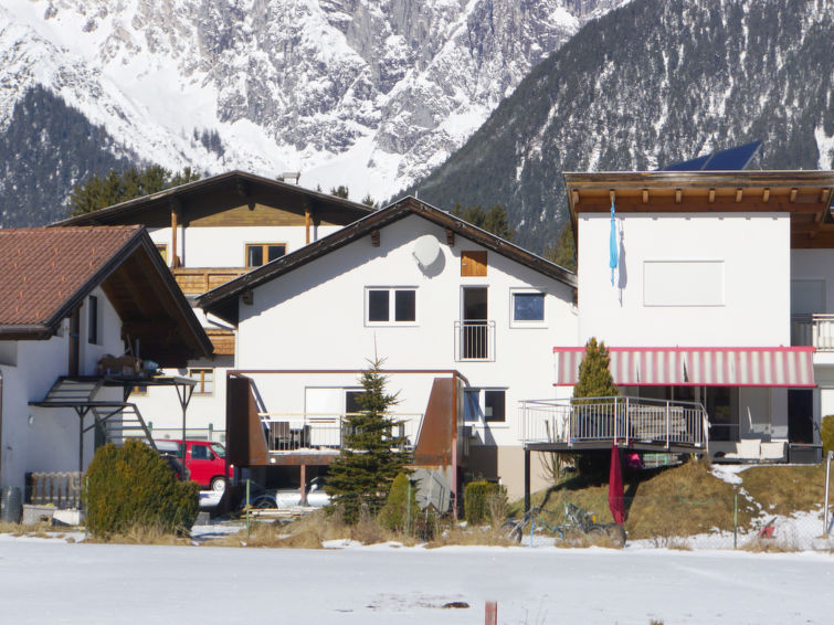 Foto van exterieur van Vakantiehuis Miemingin de winter