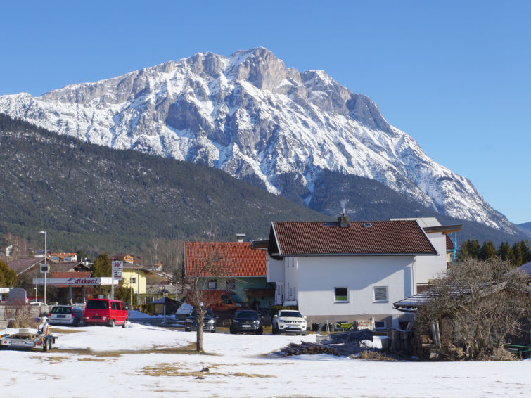 Foto van exterieur van Vakantiehuis Miemingin de winter