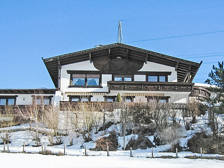Foto van exterieur van Appartement Matrei am Brennerin de winter