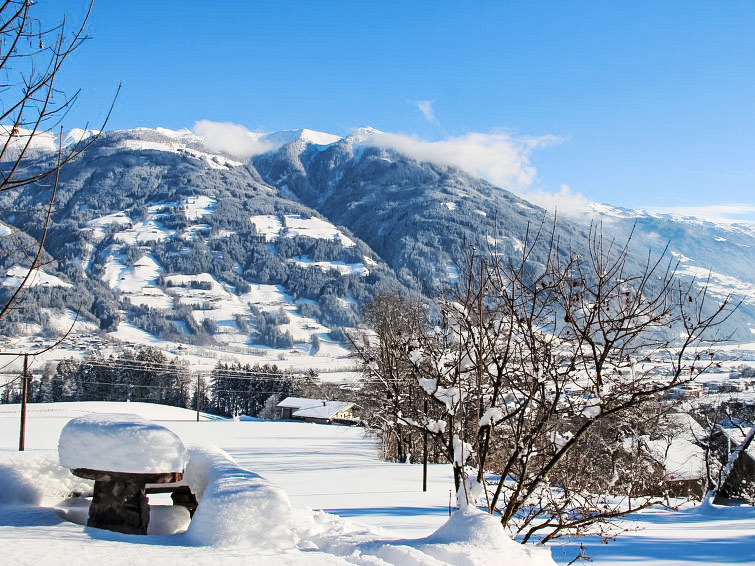 Foto van exterieur van Vakantiehuis Fügenin de winter Foto van exterieur van Vakantiehuis Fügenin de winter