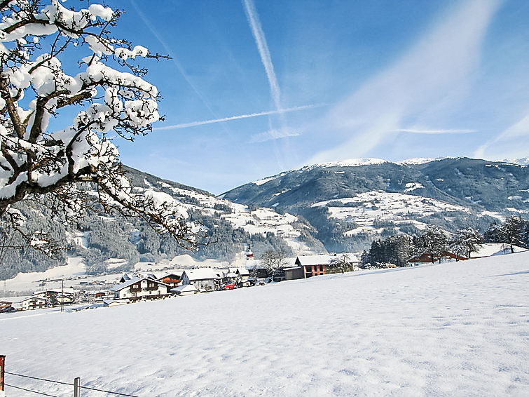 Foto van exterieur van Appartement Kaltenbachin de winter