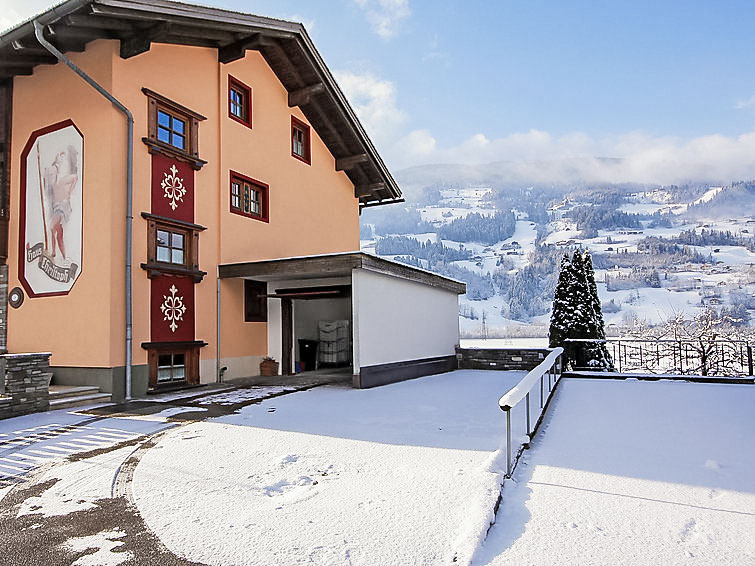 Foto van exterieur van Appartement Kaltenbachin de winter