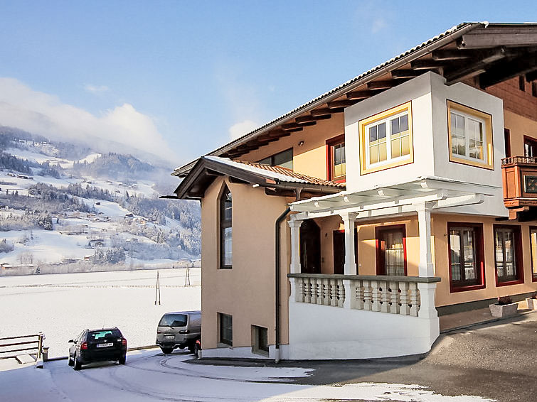 Foto van exterieur van Appartement Kaltenbachin de winter