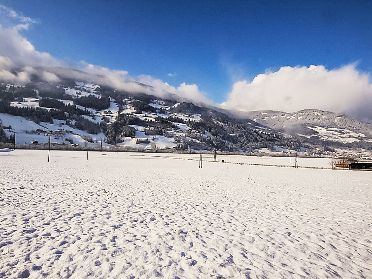 Foto van exterieur van Appartement Kaltenbachin de winter