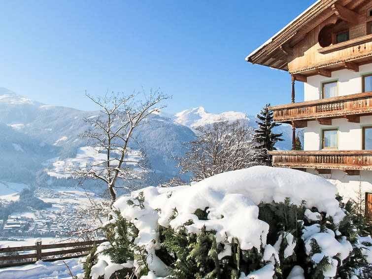 Foto van exterieur van Appartement Kaltenbachin de winter