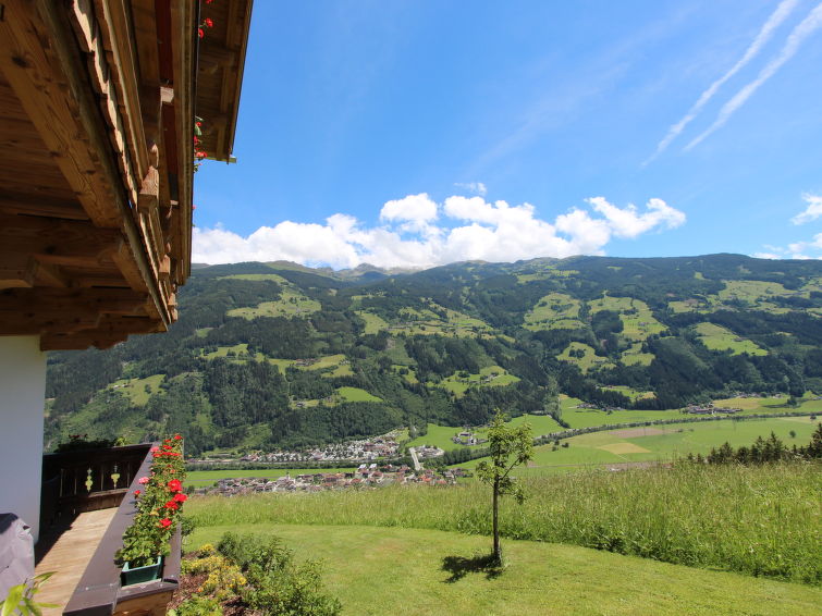 Foto van exterieur van Appartement Aschau im Zillertalin de winter