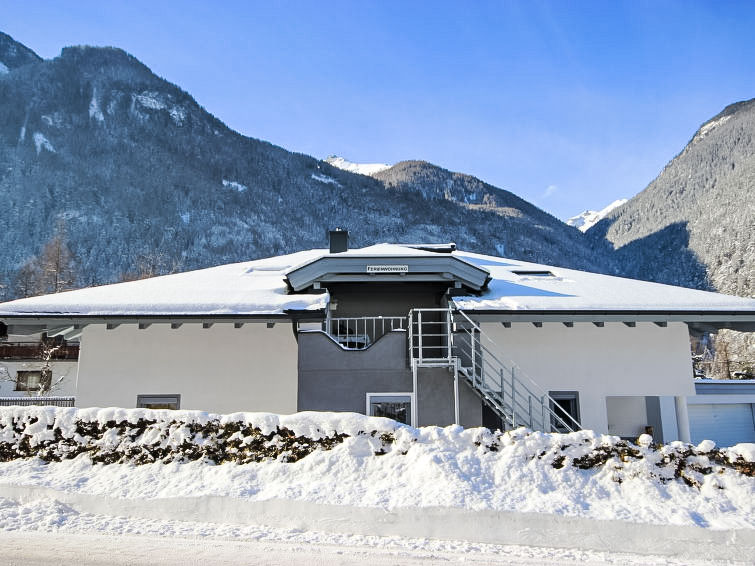 Foto van exterieur van Appartement Umhausenin de winter
