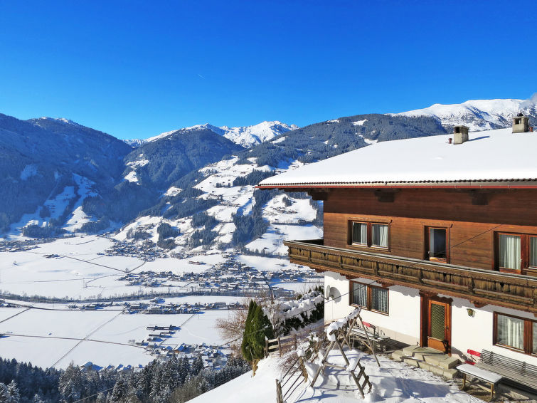Foto van exterieur van Vakantiehuis Mayrhofenin de winter