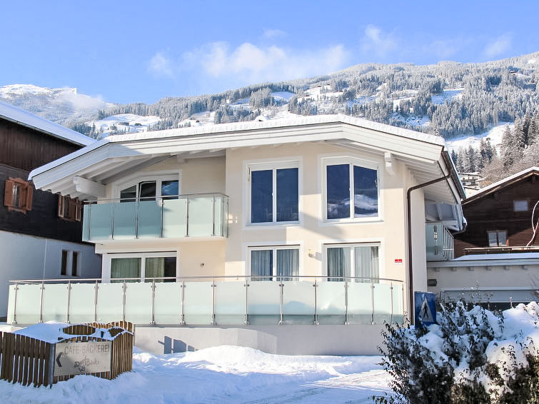 Foto van exterieur van Vakantiehuis Fügenin de winter Foto van exterieur van Vakantiehuis Fügenin de winter