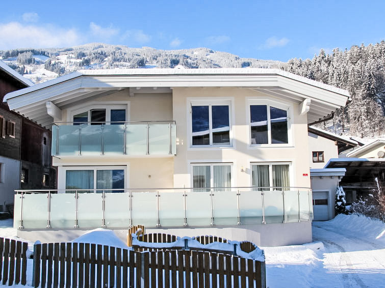 Foto van exterieur van Vakantiehuis Fügenin de winter Foto van exterieur van Vakantiehuis Fügenin de winter