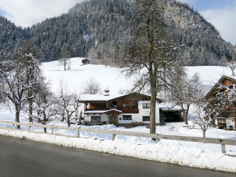 Foto van exterieur van Appartement Mayrhofenin de winter