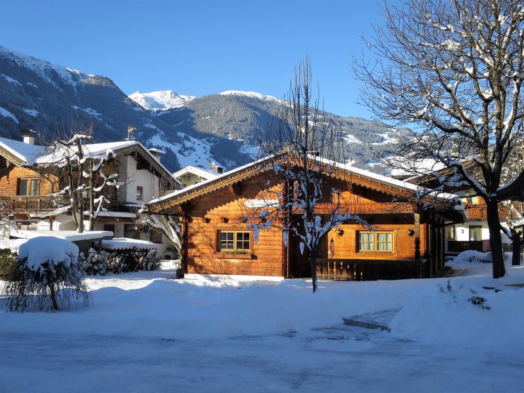 Foto van exterieur van Vakantiehuis Mayrhofenin de winter