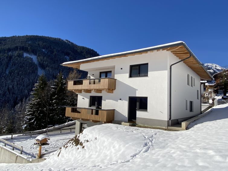 Foto van exterieur van Appartement Mayrhofenin de winter