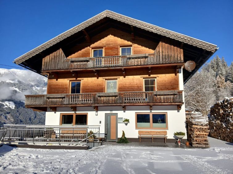 Foto van exterieur van Vakantiehuis Mayrhofenin de winter Foto van exterieur van Vakantiehuis Mayrhofenin de winter