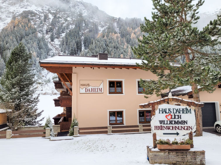 Foto van exterieur van Appartement Sankt Leonhard im Pitztalin de winter