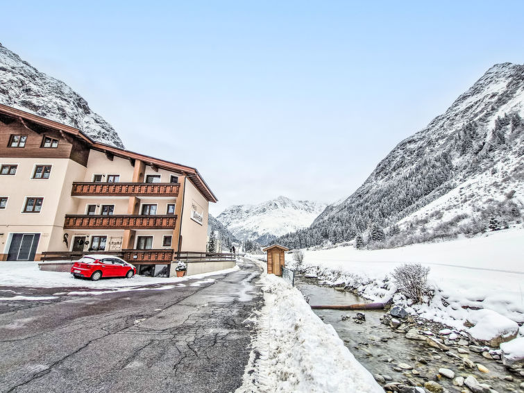 Foto van exterieur van Appartement Sankt Leonhard im Pitztalin de winter