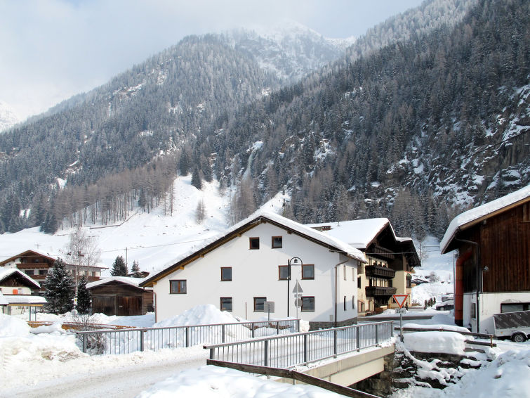 Foto van exterieur van Vakantiehuis Sankt Leonhard im Pitztalin de winter