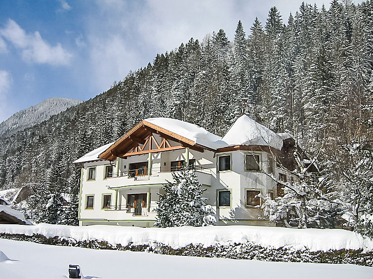 Foto van exterieur van Appartement Pettneu am Arlbergin de winter