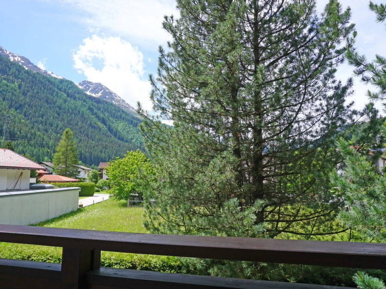 Foto van exterieur van Appartement Pettneu am Arlbergin de winter