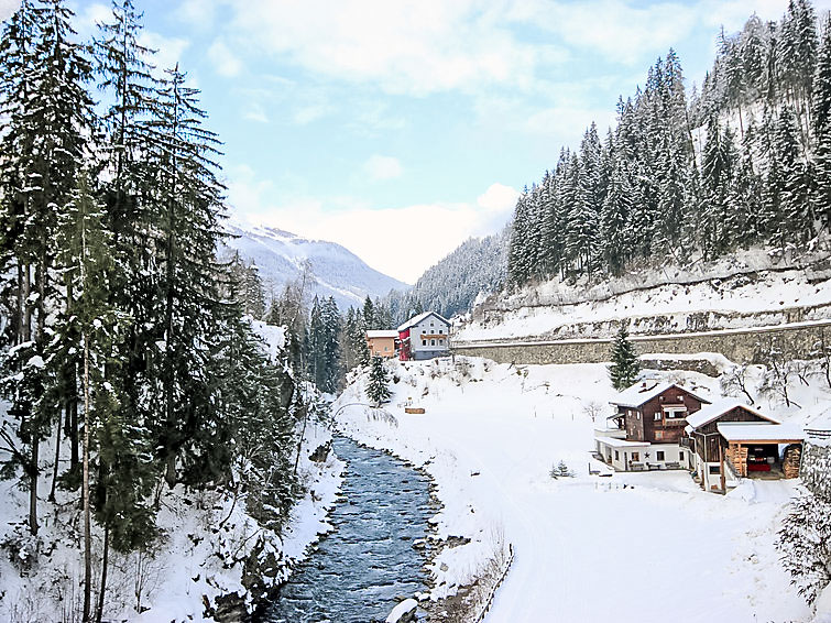 Foto van exterieur van Vakantiehuis Pettneu am Arlbergin de winter