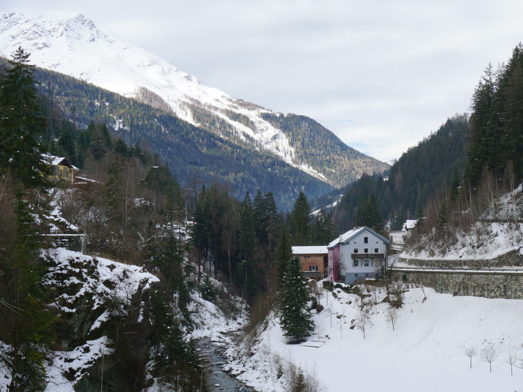Foto van exterieur van Vakantiehuis Pettneu am Arlbergin de winter