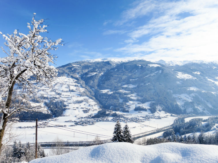 Foto van exterieur van Appartement Kaltenbachin de winter