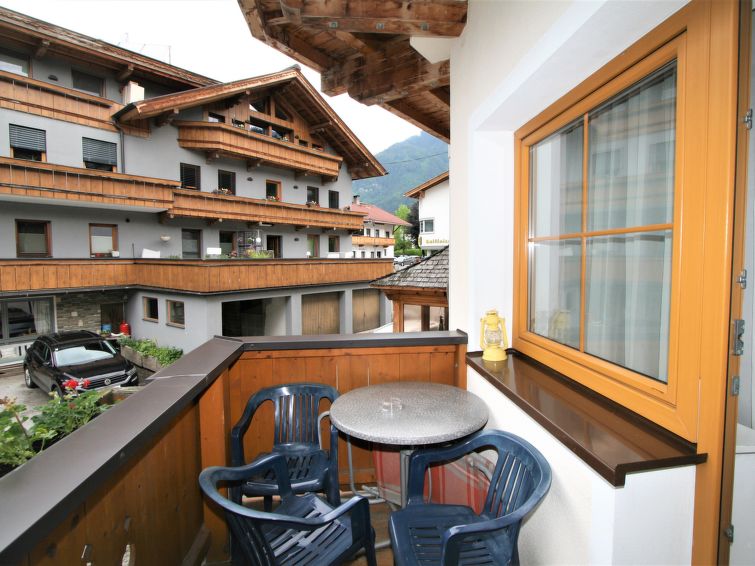 Foto van exterieur van Appartement Stumm im Zillertalin de winter