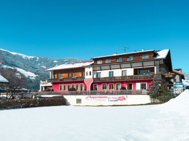 Foto van exterieur van Appartement Stumm im Zillertalin de winter