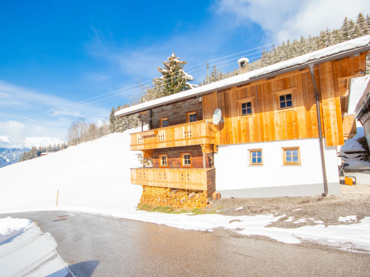 Foto van exterieur van Vakantiehuis Stumm im Zillertalin de winter