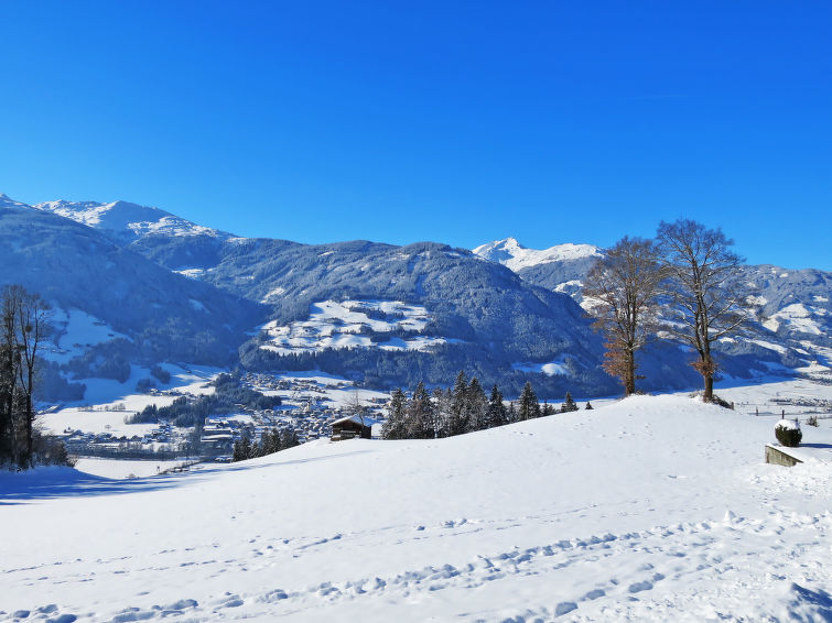 Foto van exterieur van Appartement Stumm im Zillertalin de winter