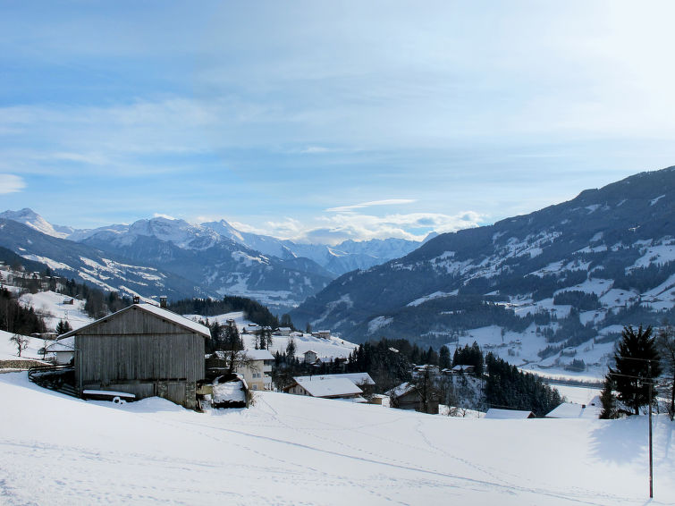 Foto van exterieur van Appartement Stumm im Zillertalin de winter