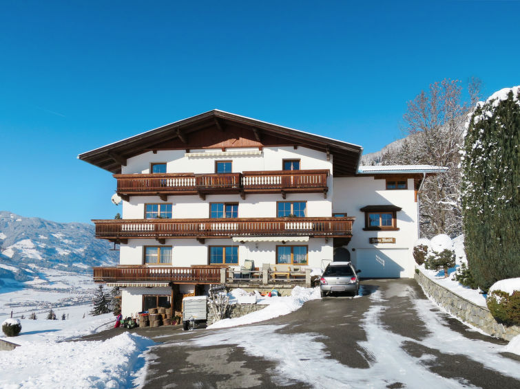 Foto van exterieur van Appartement Stumm im Zillertalin de winter