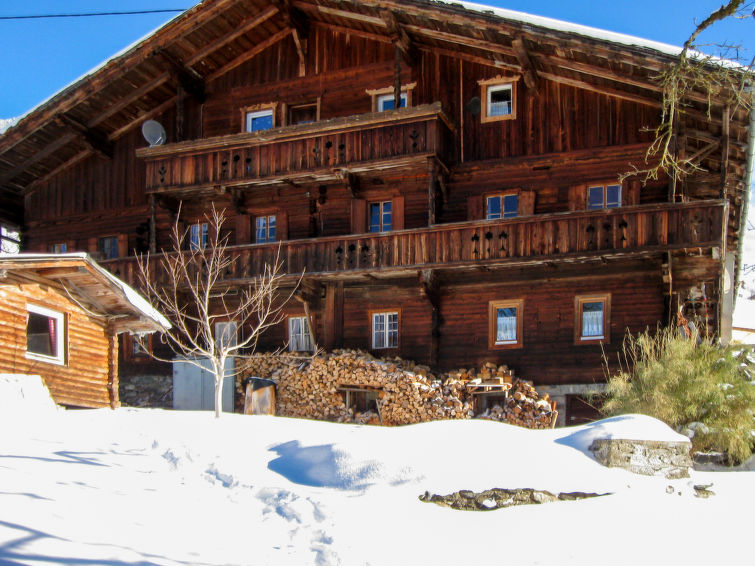Foto van exterieur van Appartement Stumm im Zillertalin de winter