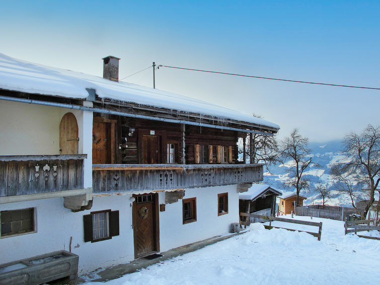 Foto van exterieur van Appartement Stumm im Zillertalin de winter